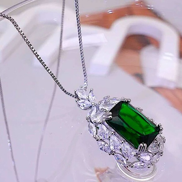 Cubic Zircon Emerald Green Gemstone Pendant Charm Necklace - Picture 7 of 8